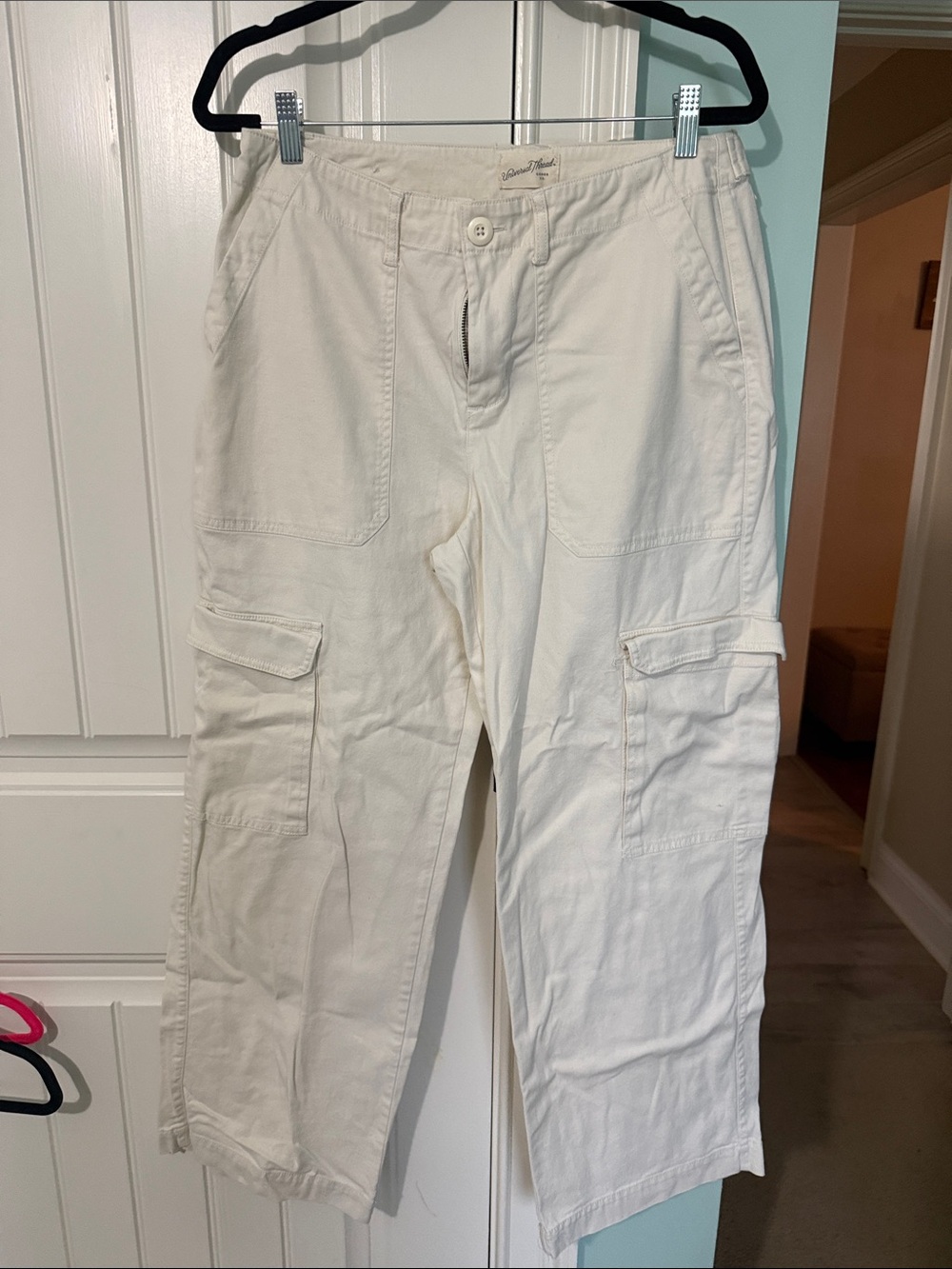 Universal Thread Cream Wide-Leg Cargo Pants